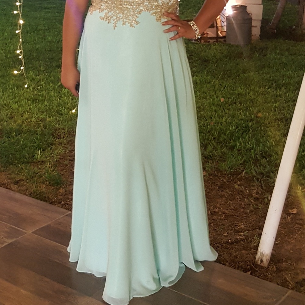 PROM DRESS - Picture 2 of 6